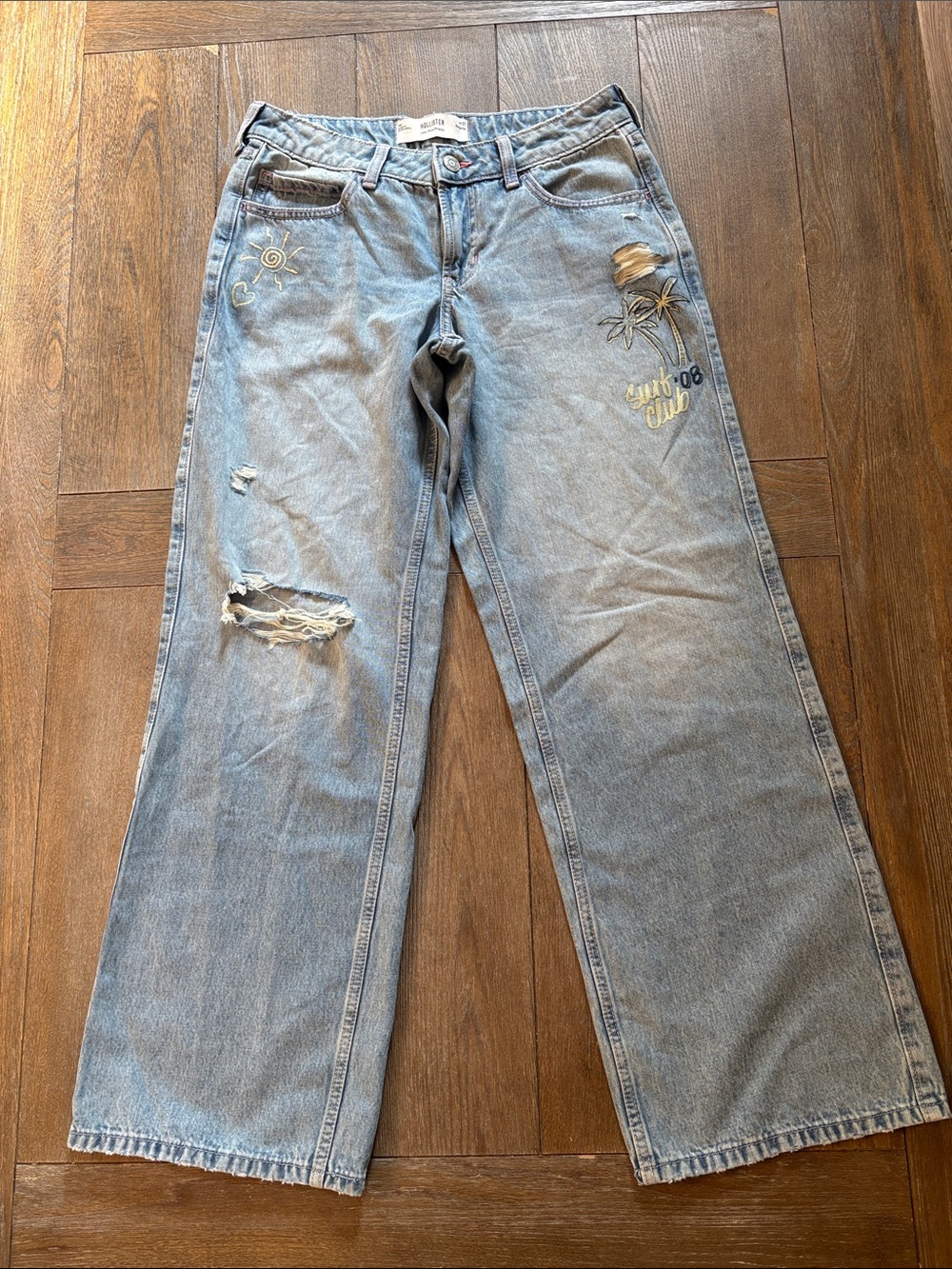 Hollister Size 4R Low Rise Surf Club Baggy Jeans Light Wash SOLD OUT